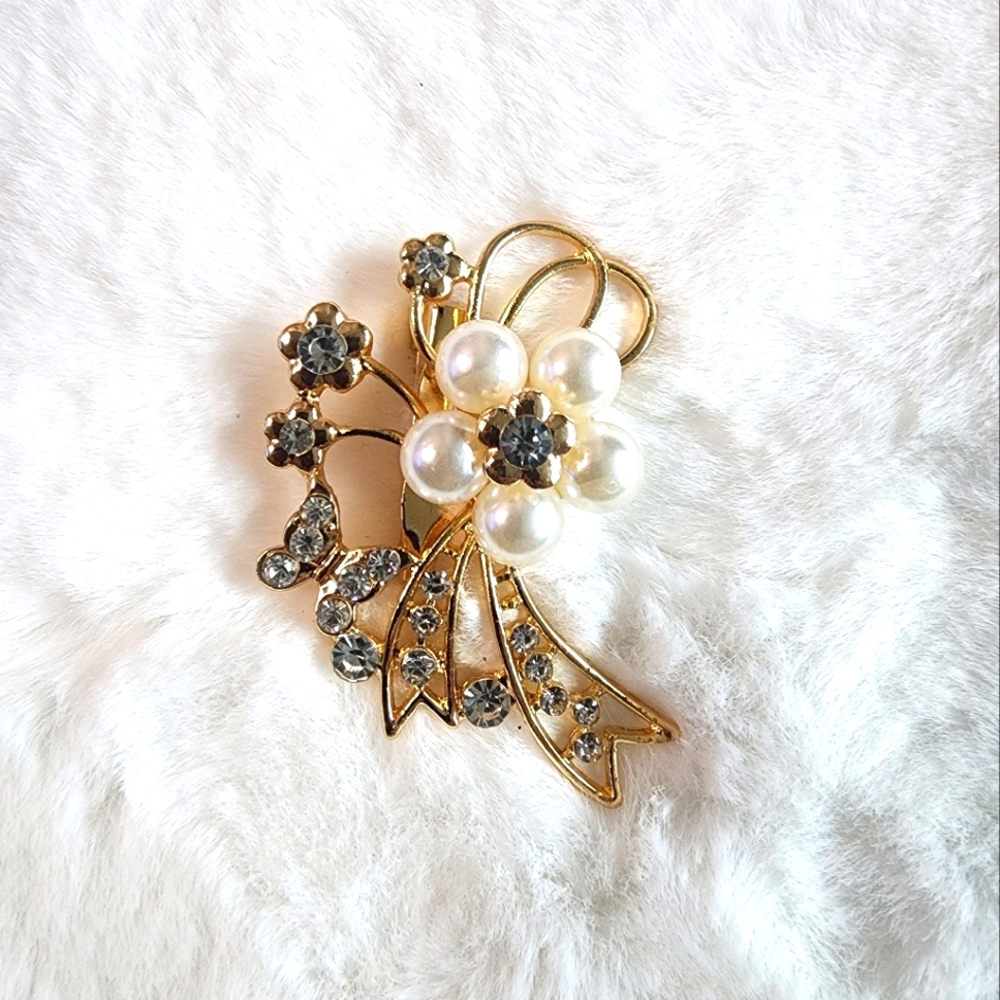 🔥FASHIONABLE BROOCH🔥